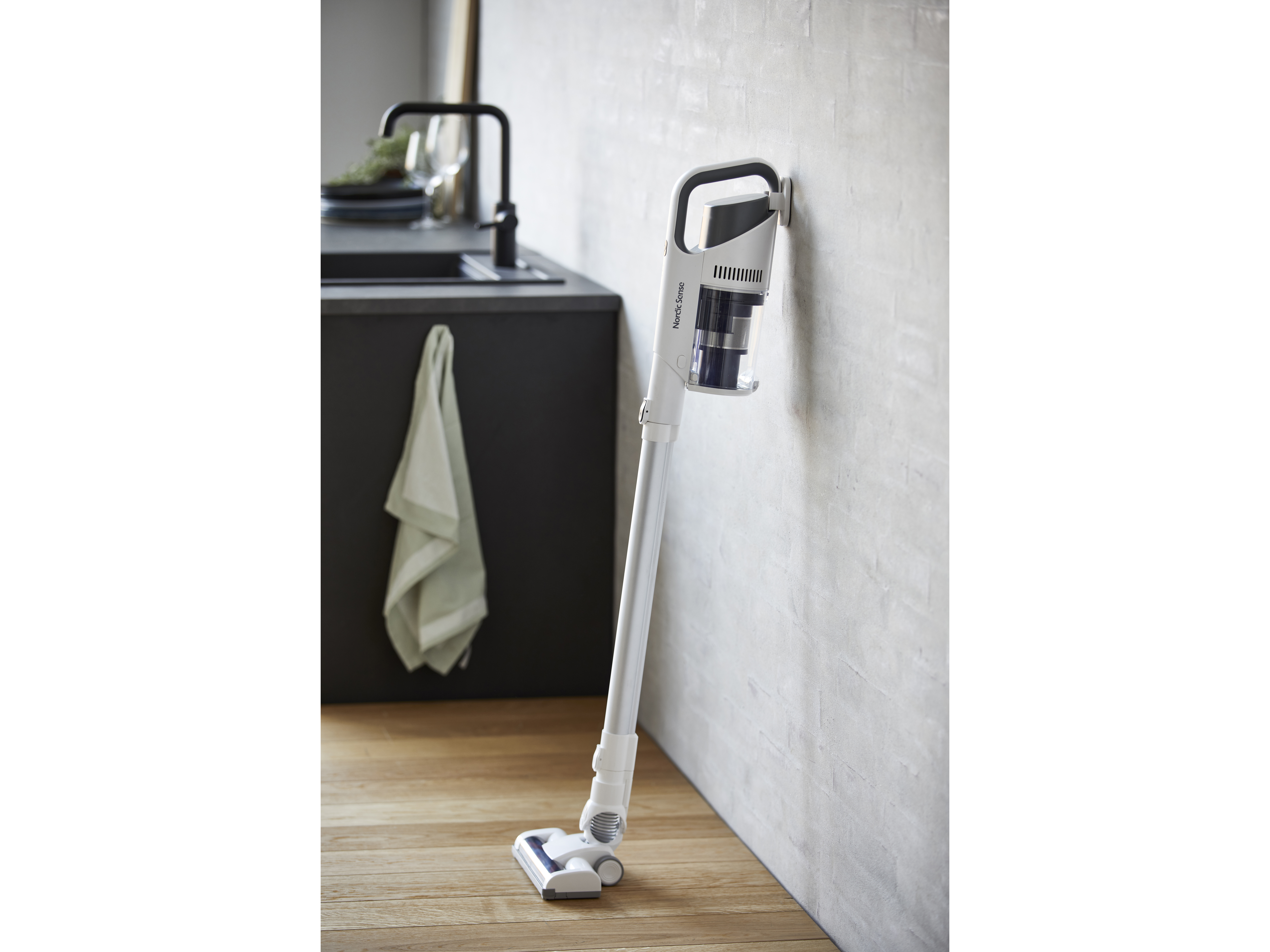 

Nordic Sense Skaftestøvsuger i hvid 150 watt, 0,5 